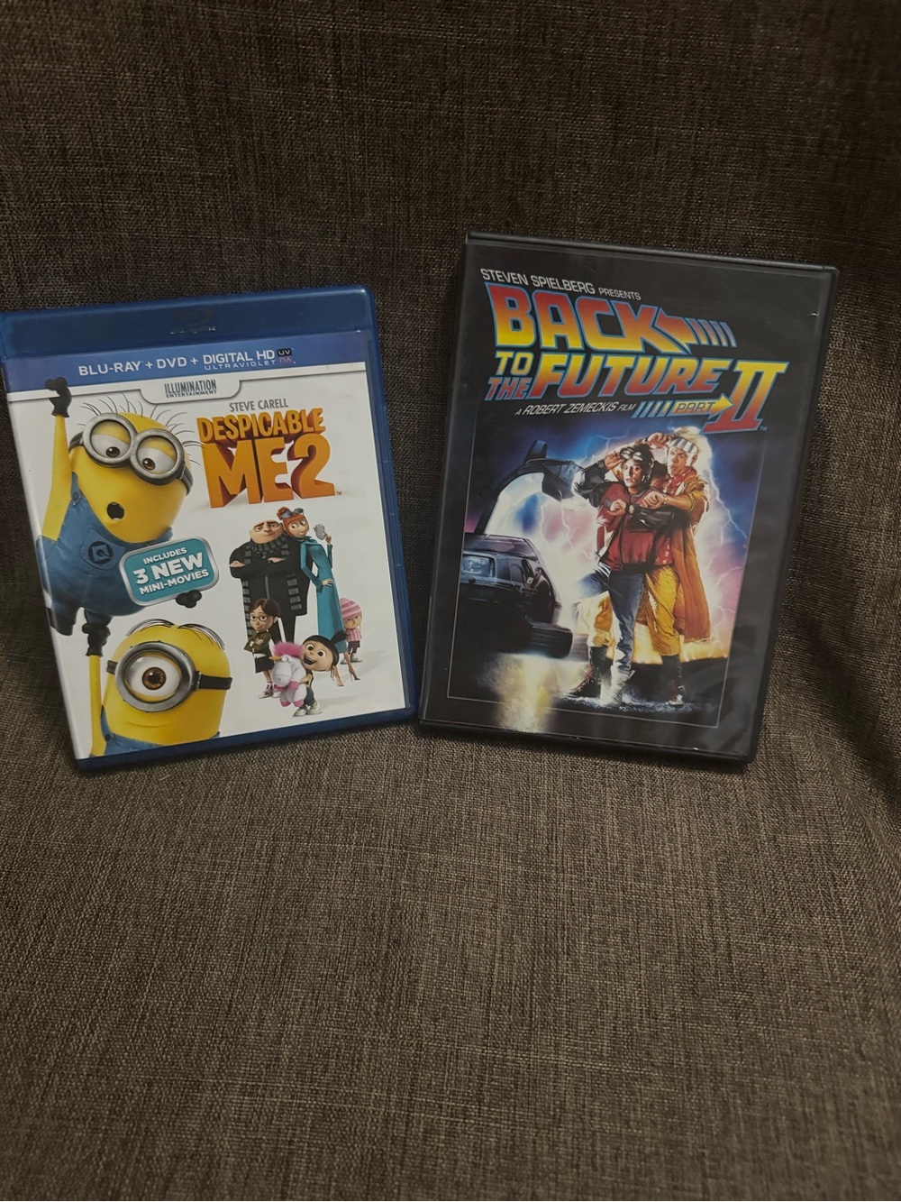 Bundle Back to the future ll and Despicable Me 2